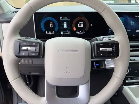 Used 2025 Hyundai Santa Fe SEL image 11