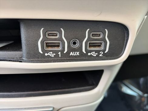 Used 2022 Chrysler Voyager LX FWD image 57