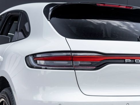 Certified 2023 Porsche Macan AWD/4WD image 13