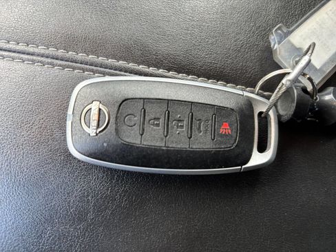 Used 2025 Nissan Pathfinder SV AWD/4WD image 27