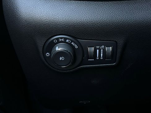 Used 2025 Jeep Compass Trailhawk image 21