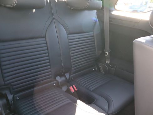 Used 2023 Land Rover Discovery S AWD/4WD image 22