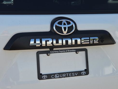 Certified 2024 Toyota 4Runner TRD Off-Road Premium w/ Moonroof Package AWD/4WD image 31