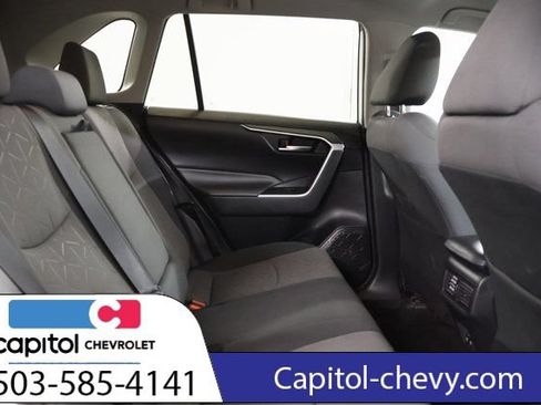 Used 2020 Toyota RAV4 XLE w/ Carpet Mat Package AWD/4WD image 28
