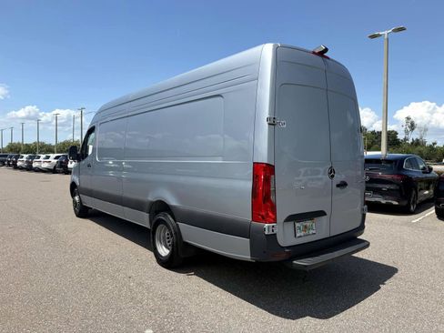 Used 2025 Mercedes-Benz Sprinter 3500 image 3
