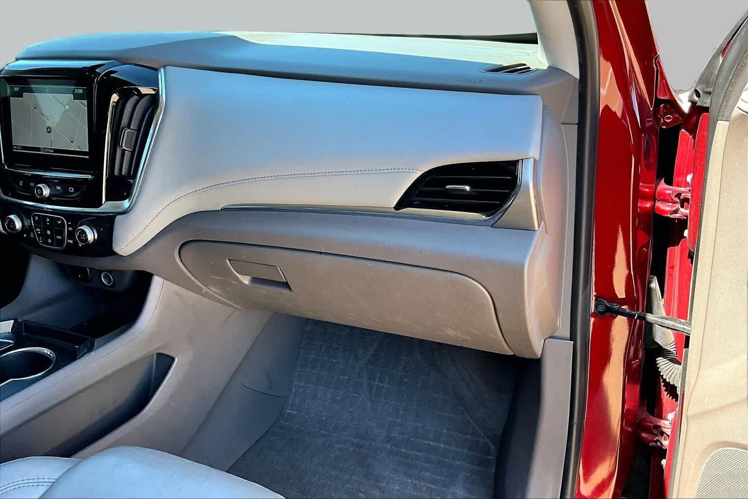 Used 2018 Chevrolet Traverse LT w/ LPO, Floor Liner Package FWD image 17