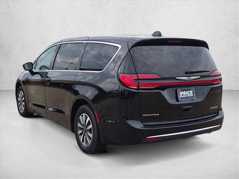 Used 2024 Chrysler Pacifica Limited FWD image 7