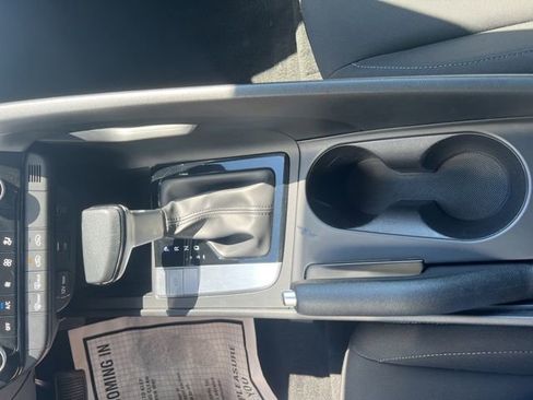 Used 2024 Hyundai Elantra SEL FWD image 23
