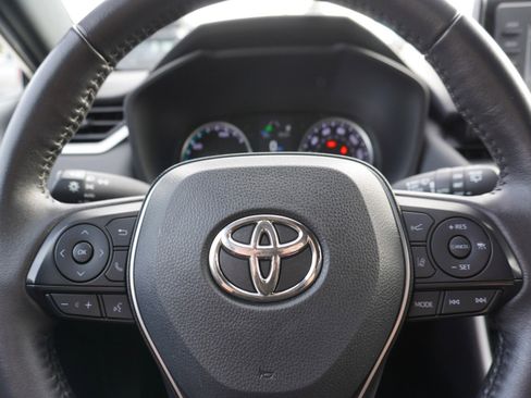 Used 2022 Toyota RAV4 SE image 28