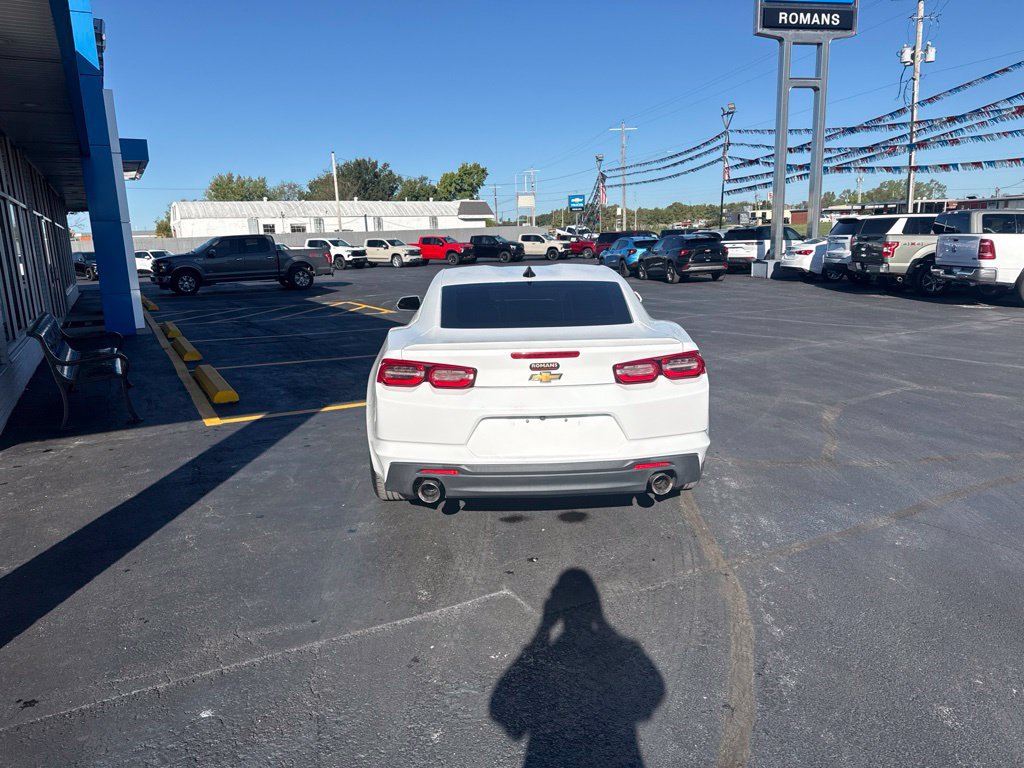 Used 2023 Chevrolet Camaro LT RWD image 5