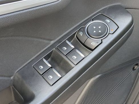 Used 2025 Ford Escape SE w/ PHEV Premium Package FWD image 11