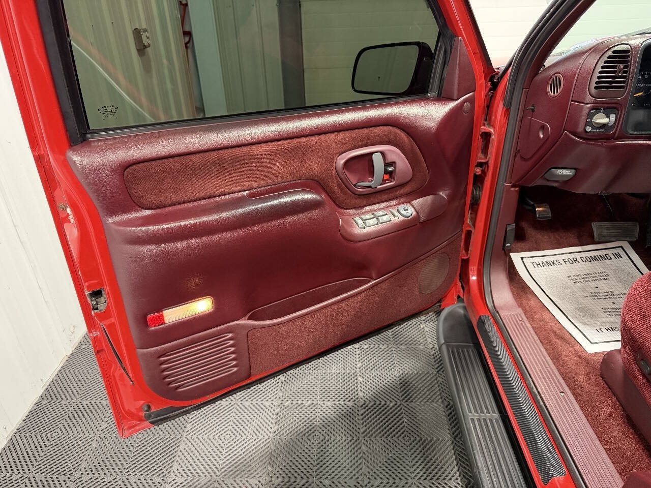 Used 1998 Chevrolet Tahoe 2WD image 24