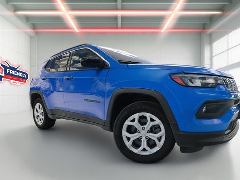 Used 2024 Jeep Compass Latitude AWD/4WD image 1