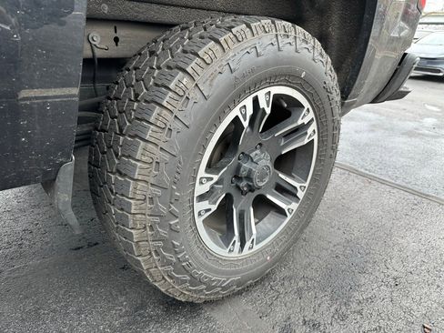 Used 2018 Chevrolet Silverado 1500 LT w/ Texas Edition image 12