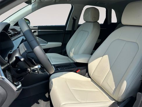 New 2025 Audi Q3 2.0T Premium image 9