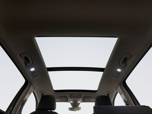 Used 2022 Volkswagen Tiguan SE image 18