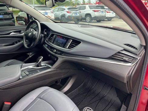 Used 2020 Buick Enclave Essence w/ Sport Touring Edition FWD image 31