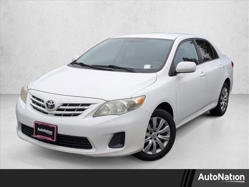 Used 2013 Toyota Corolla LE image 1