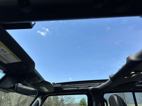 Used 2023 Jeep Wrangler Unlimited Rubicon 4xe w/ Steel Bumper Group AWD/4WD image 7