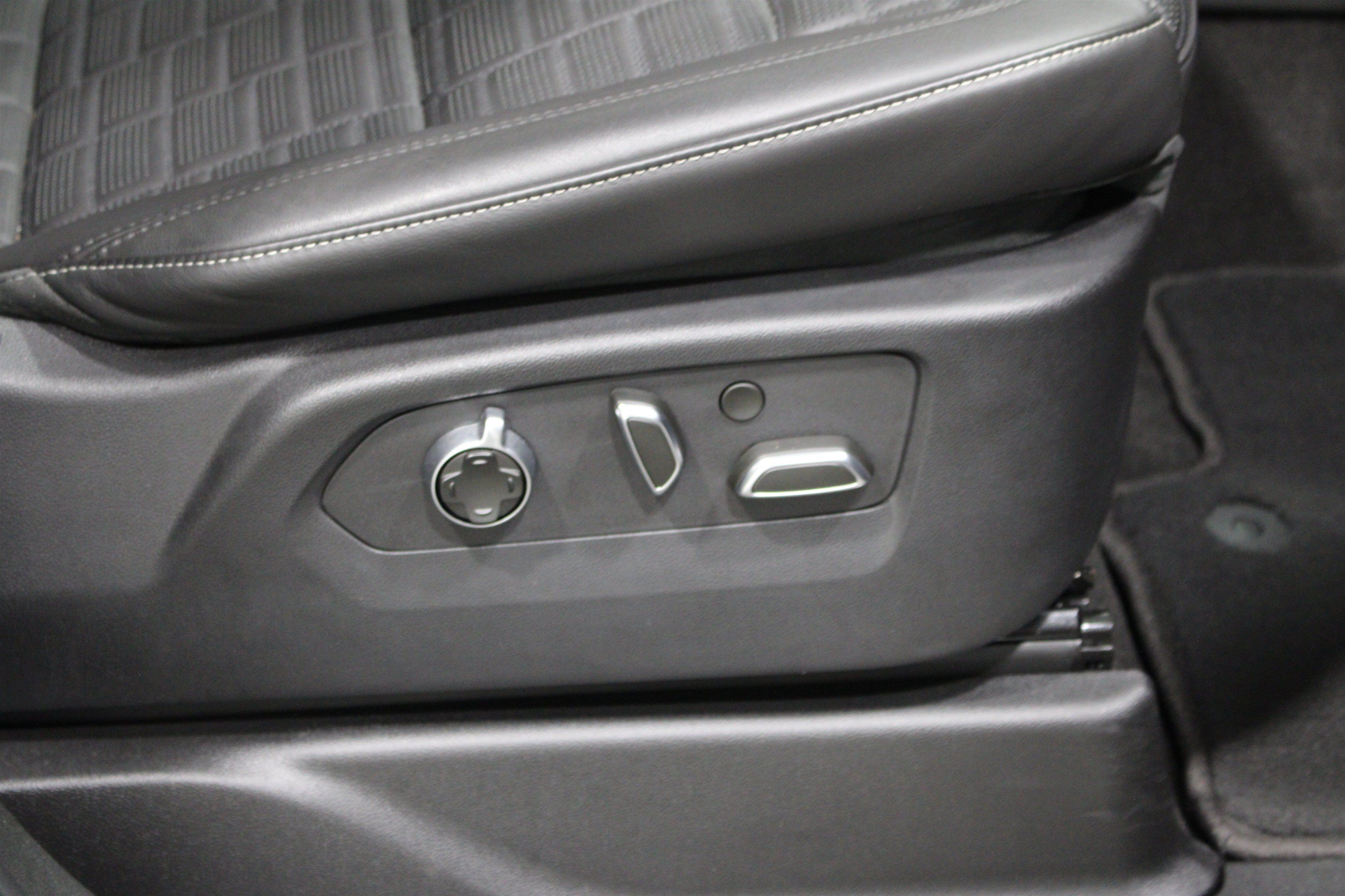 Certified 2025 Cadillac Escalade V AWD/4WD image 31