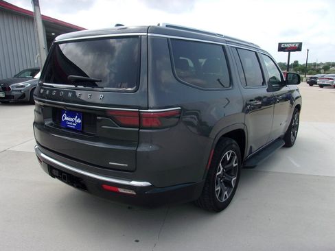 Used 2024 Jeep Wagoneer Series III w/ Flexible Seating Group AWD/4WD image 3