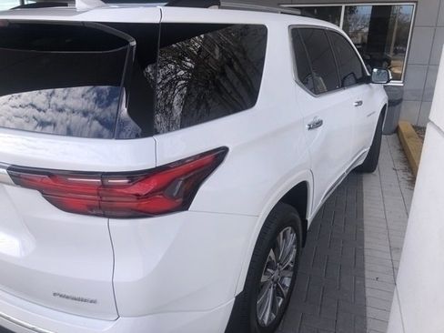 Used 2023 Chevrolet Traverse Premier image 3