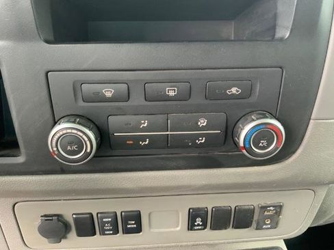 Used 2018 Nissan NV 3500 SV w/ Navigation Package RWD image 14