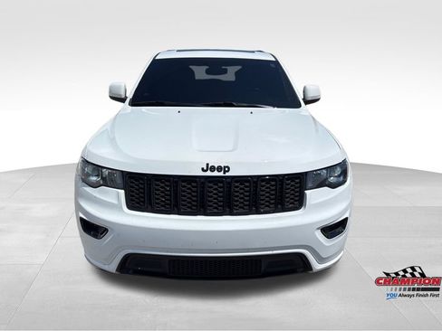 Used 2019 Jeep Grand Cherokee Altitude AWD/4WD image 9