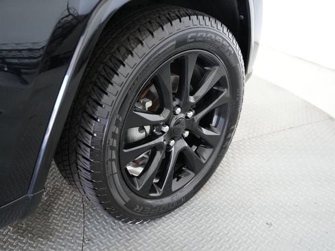 Used 2018 Jeep Grand Cherokee Altitude AWD/4WD image 50