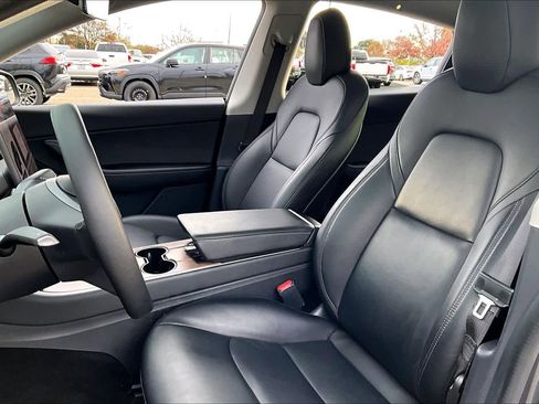 Used 2020 Tesla Model Y Long Range image 7