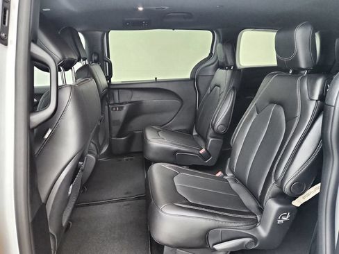 New 2027 Chrysler Pacifica LX FWD image 28