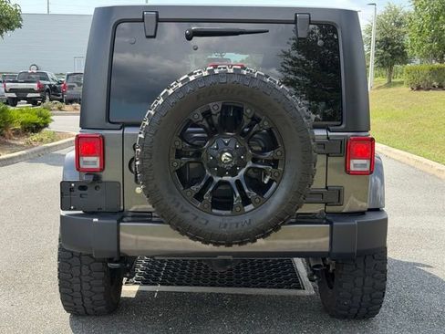Used 2017 Jeep Wrangler Unlimited Sahara w/ Connectivity Group AWD/4WD image 9