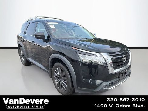 Used 2024 Nissan Pathfinder SL w/ SL Premium Package AWD/4WD image 1