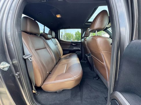 Used 2016 Toyota Tacoma Limited image 13