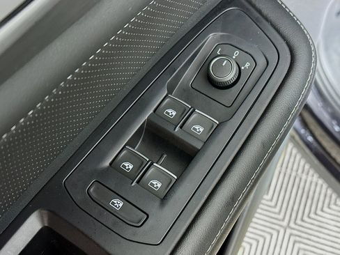 Used 2024 Volkswagen Atlas Cross Sport SE image 17