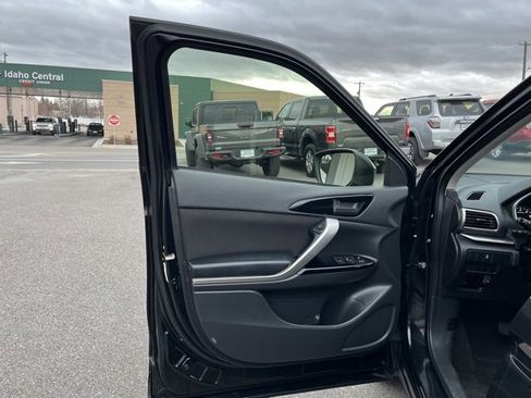 Used 2019 Mitsubishi Eclipse Cross LE image 27