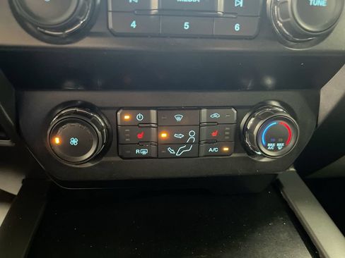 Used 2020 Ford F350 XLT w/ XLT Premium Package AWD/4WD image 17