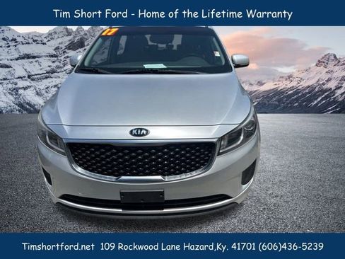 Used 2017 Kia Sedona LX image 2