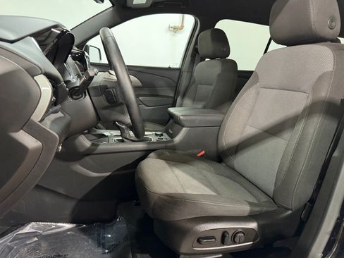 Used 2023 Chevrolet Traverse LT FWD image 4