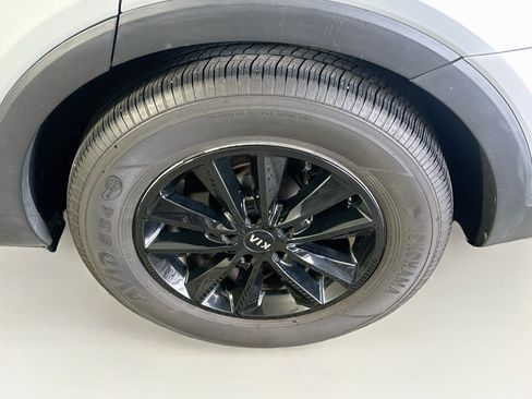 Used 2020 Kia Sorento L FWD image 11