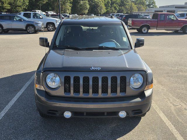 Used 2017 Jeep Patriot Sport w/ Power Value Group FWD image 2