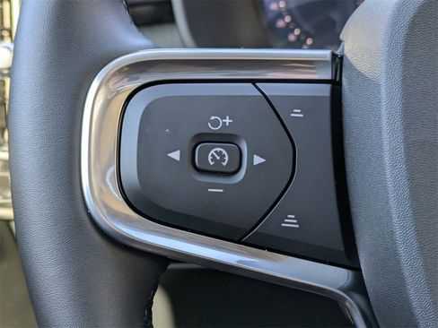 Used 2026 Volvo XC40 B4 Core image 33