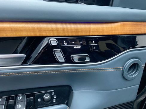Used 2023 Jeep Grand Wagoneer Series III AWD/4WD image 13