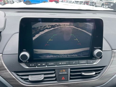 Used 2025 Nissan Altima 2.5 SV image 17