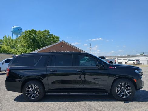 Used 2024 Chevrolet Suburban Z71 w/ Z71 Off-Road Package AWD/4WD image 2