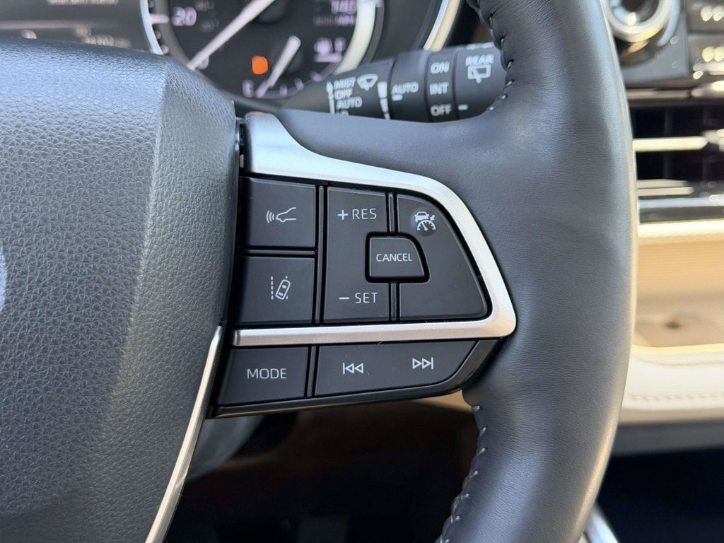 Used 2022 Toyota Highlander Platinum AWD/4WD image 7