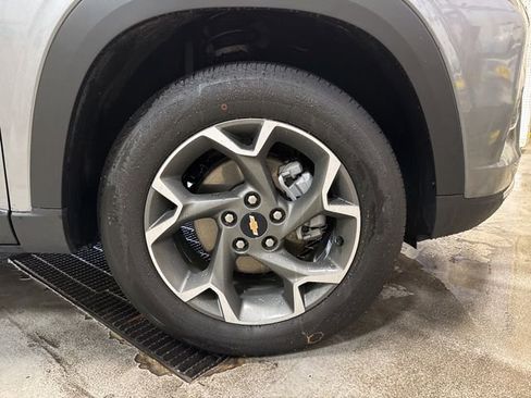 Used 2025 Chevrolet Trax LT image 9