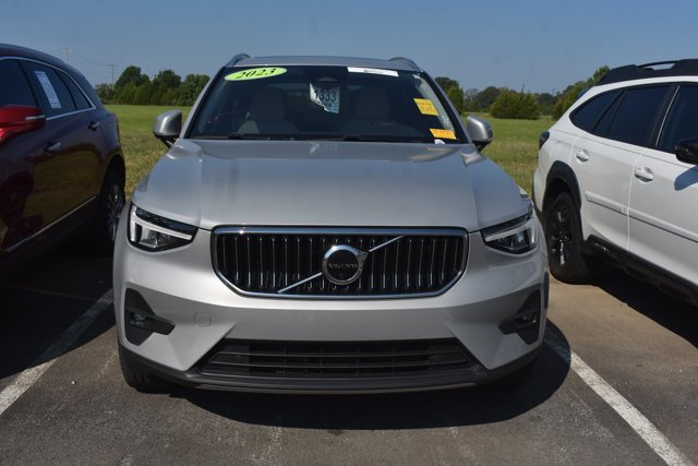 Used 2023 Volvo XC40 B5 Ultimate AWD/4WD image 2