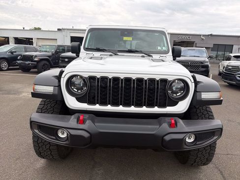 Used 2024 Jeep Gladiator Rubicon w/ Convenience Group AWD/4WD image 8