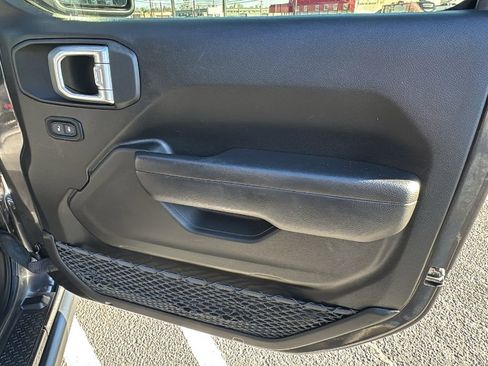 Used 2022 Jeep Gladiator Rubicon w/ Cold Weather Group image 20